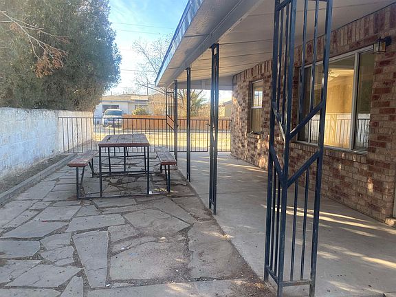 4th image of 1103 Catalina Ln