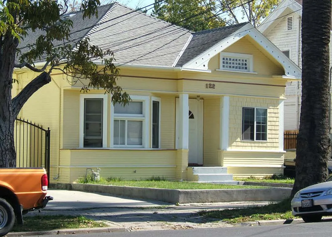 8 bed, $1,200 — Photo 1