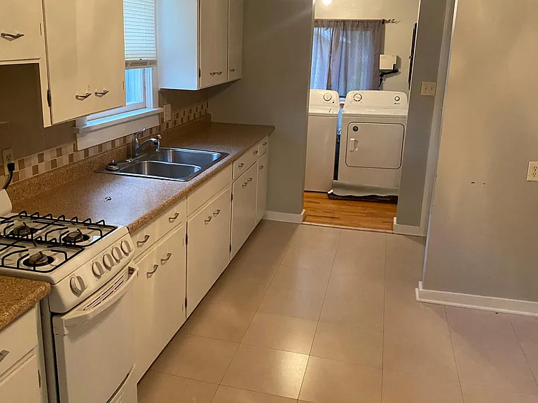 109 N Adams St — Photo 4
