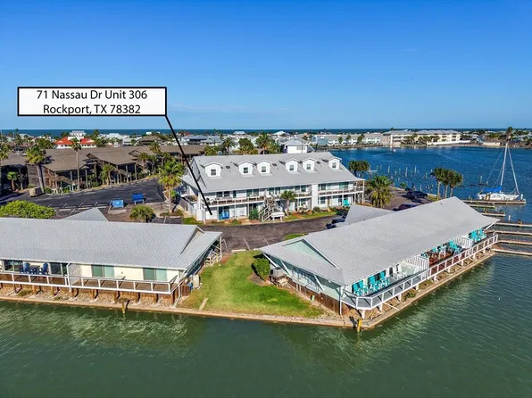 71 Nassau Dr APT 306, Rockport, TX 78382