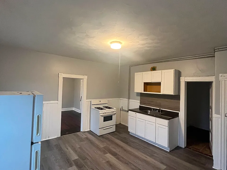50 Lasalle St #3E