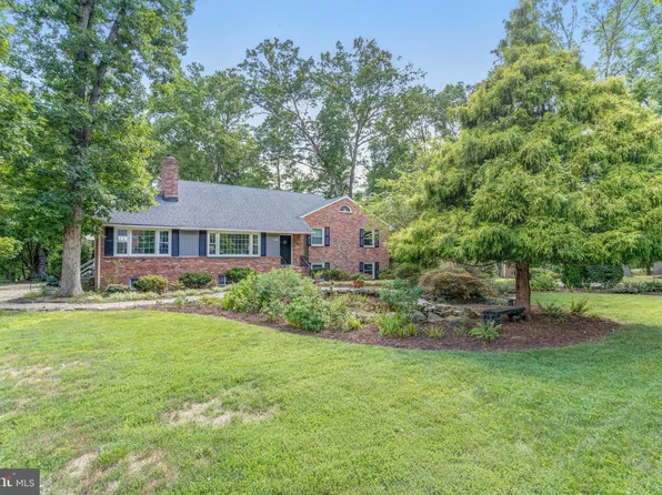8823 Southwick St, Fairfax, VA 22031