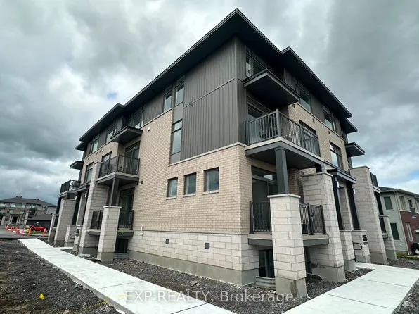 1055 Cedar Creek Dr #J, Ottawa, ON K1X 0G3