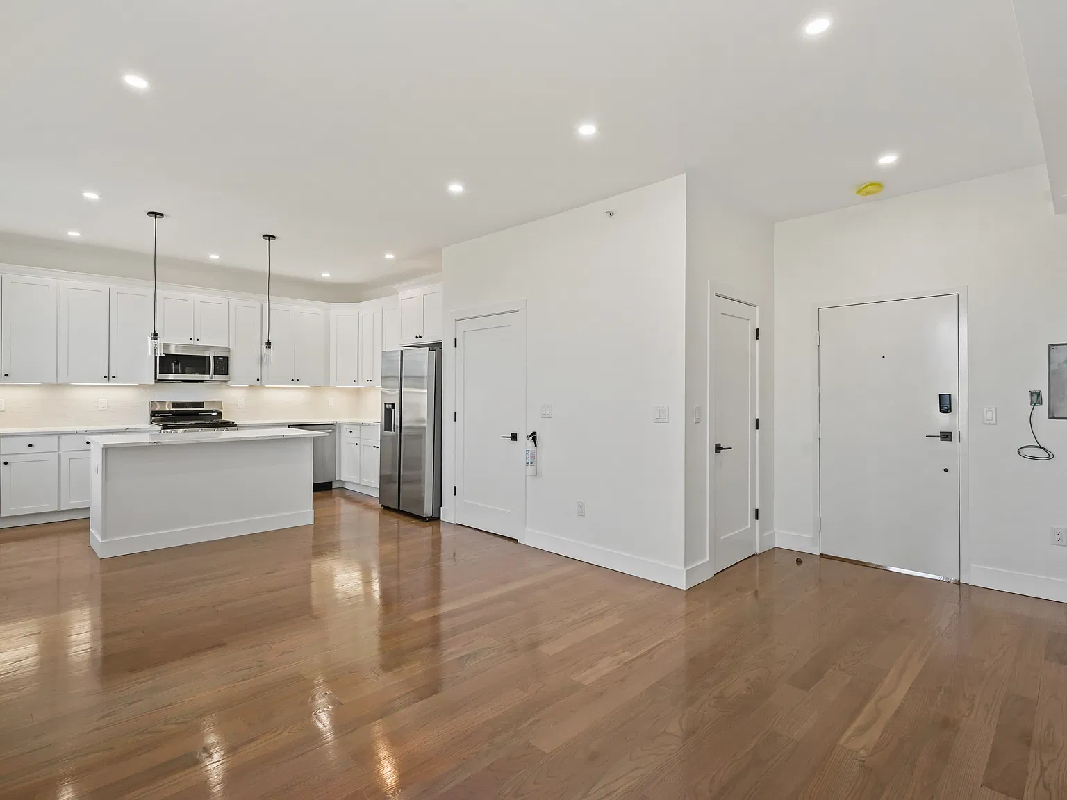 24 Broad St — Photo 1