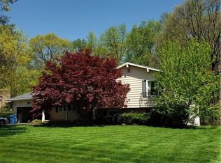 3027 Fair Oaks Dr, Barberton, OH 44203