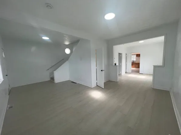 121 Monroe St, Elyria, OH 44035