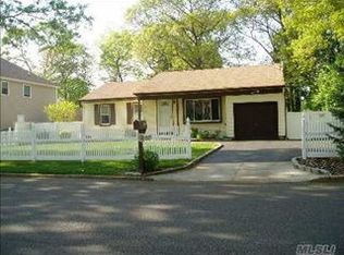 33 Ralph Ave, Lake Grove, NY 11755