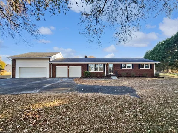 1176 Hickory Tree Rd, Winston Salem, NC 27127