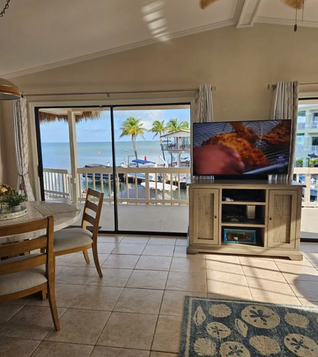 3 bed, 1200 sqft, $6,900 — Photo 3