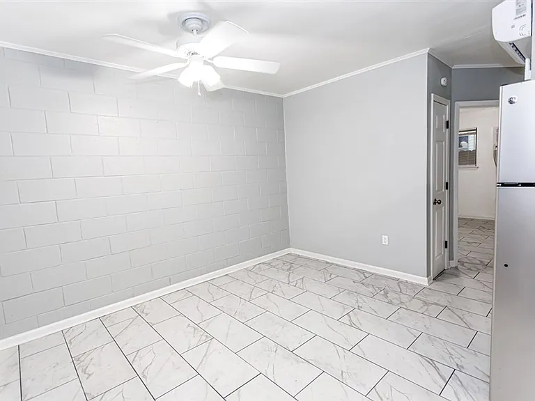 1632 Rev Manual St — Photo 6