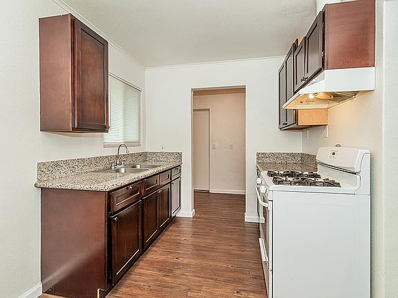 Nice Kitchen with Granite Counters