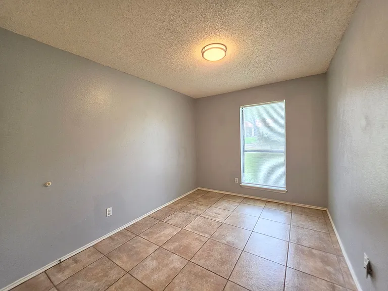 5647 Timberhurst — Photo 8