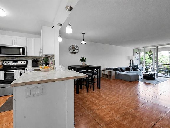 5th image of 1101 NE 191st St #H314