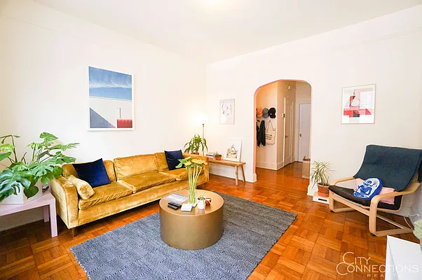 Rented by City Connections Realty | media 32