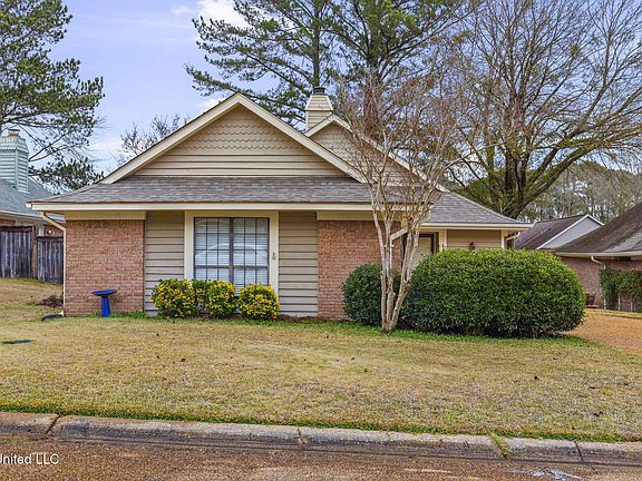 2nd image of 530 Bedford Cir
