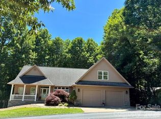 3121 Cove Loop Rd, Hendersonville, NC 28739