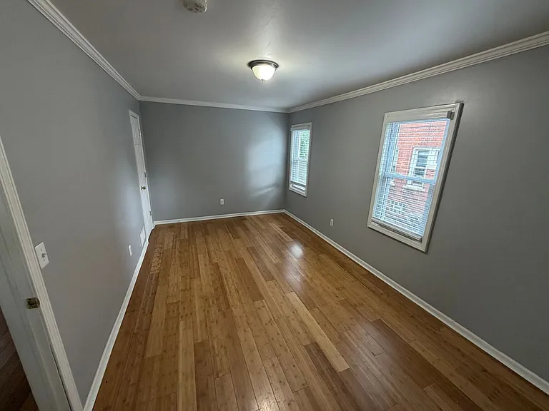 339 E Maplehurst St — Photo 10