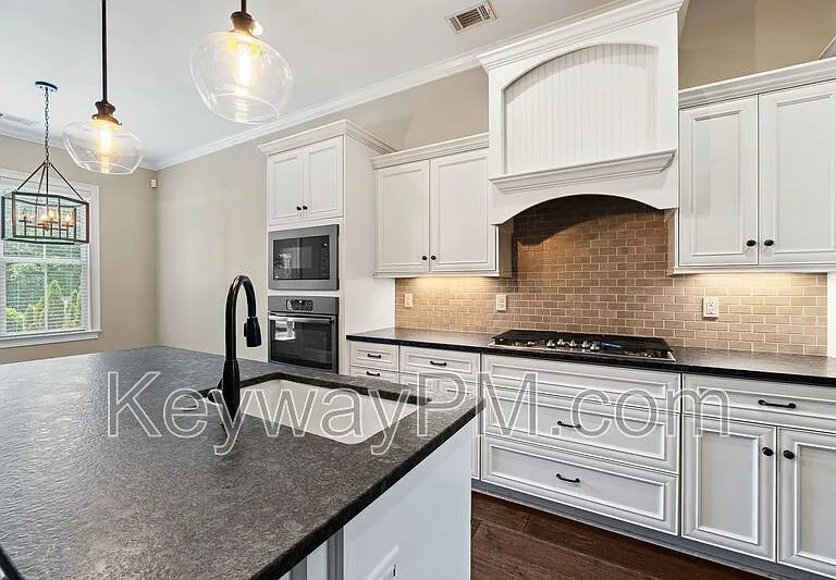 507 Windermere St — Photo 6