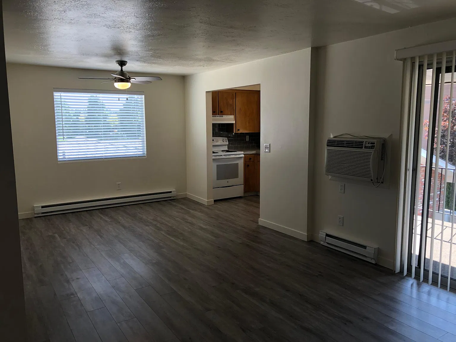 2 bed, 918 sqft, $1,200 — Photo 2