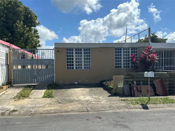 Urb Villas De Loiza #Q-26, Canovanas, PR 00729
