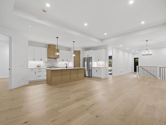 4th image of 20389 Excelsior Blvd