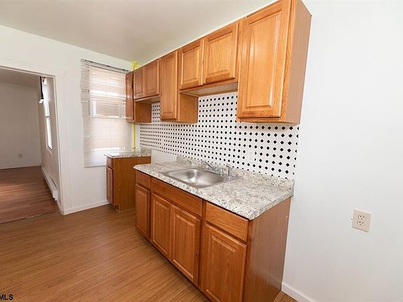 5th image of 9 W Pleasant Ave