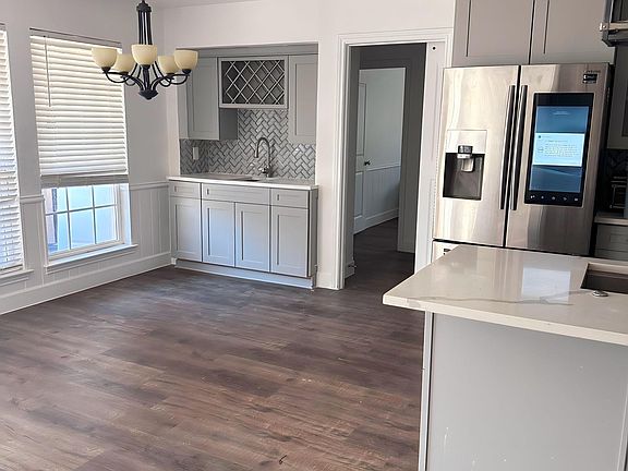 5th image of 412 Fieldwood Dr