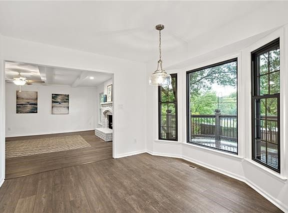 3rd image of 9908 Oakridge Dr