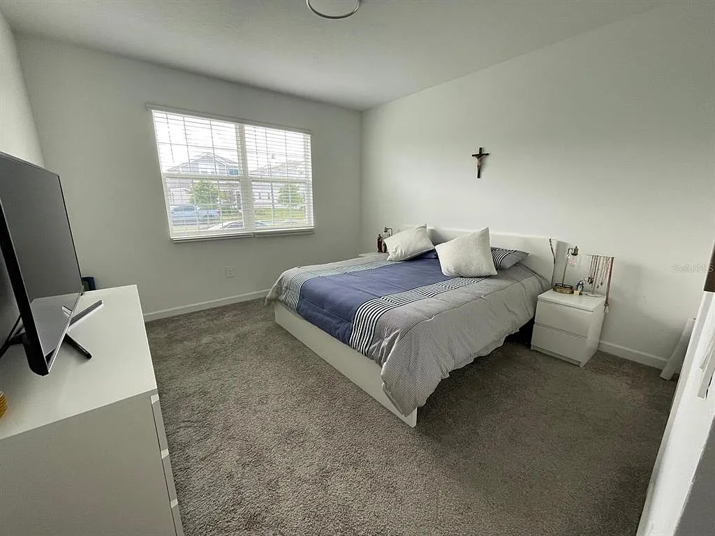 4 bed, 2.5 bath, 2000 sqft, $2,600 — Photo 3