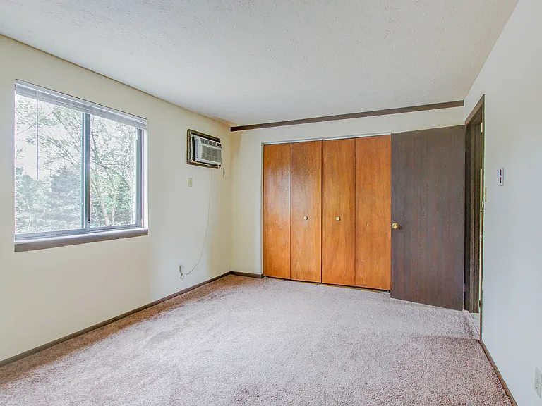 Bella Dora Rosamond Ave. Apartments — Photo 18