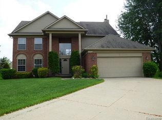 3992 Fieldview Rd, Lake Orion, MI 48360