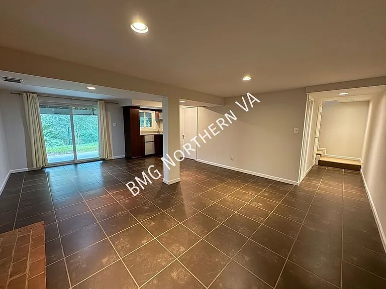 5406 Gainsborough Dr — Photo 27