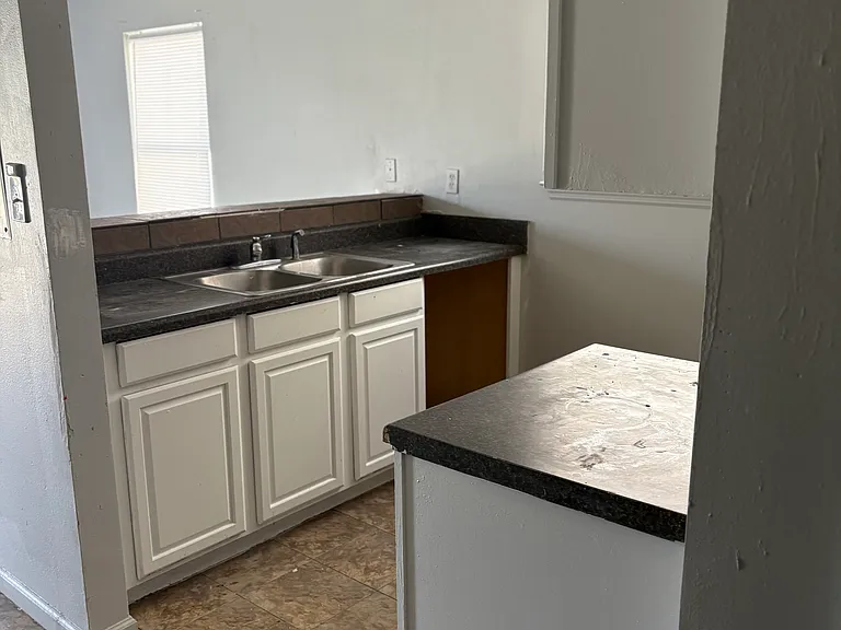 2333 Holton St — Photo 1
