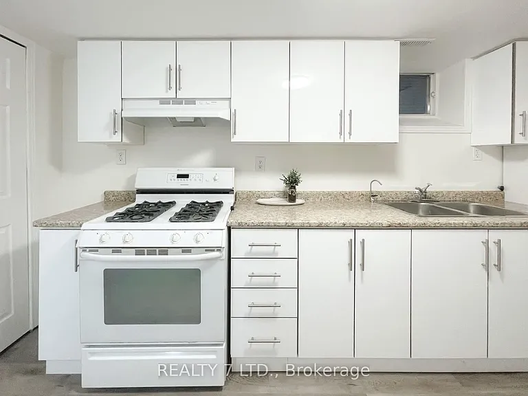 551 Hayward Cres #3 — Photo 11