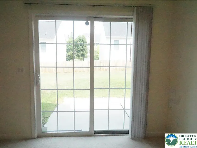 737 Trout Creek Ln — Photo 16