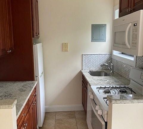 3rd image of 235 Larchmont Ave APT 3D