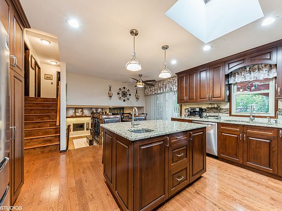 5th image of 9031 W 140th St