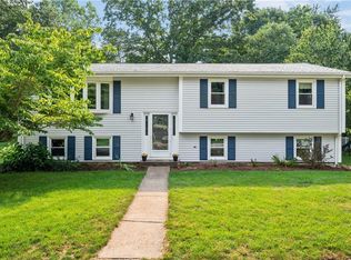 7 Bayberry Hill Dr, Cumberland, RI 02864