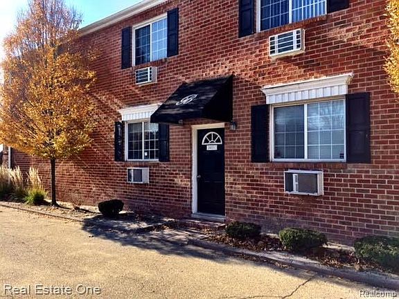 2nd image of 2405 Torquay Ave APT 102