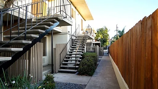 1432 Robinson Ave — Photo 12