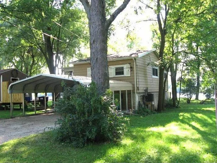 3703 Willow Dr NE photo 1