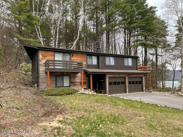 32 Carriage Hill Road, Diamond Point, NY 12824