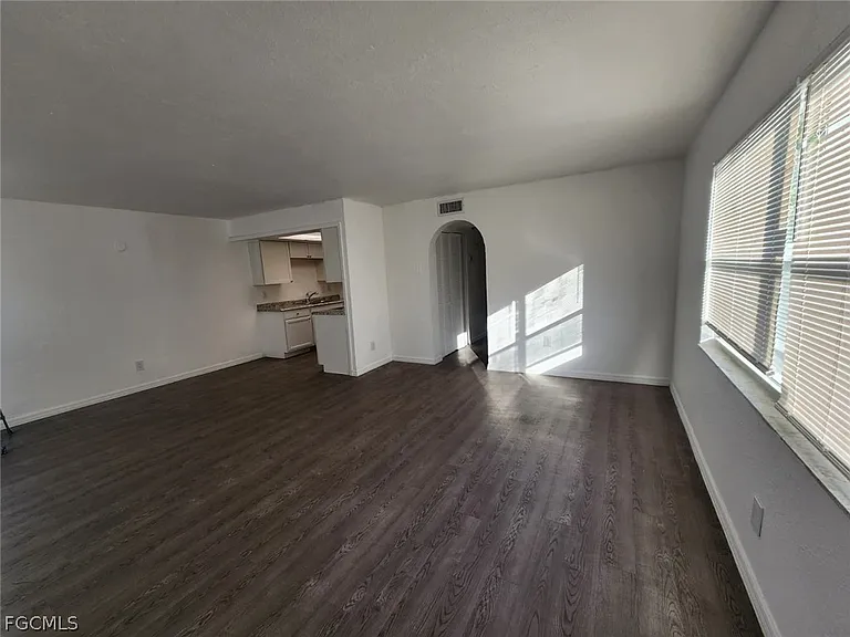 1919 Lillie St — Photo 13