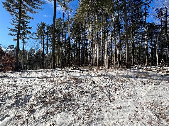 3rd image of 279 Monroe Rd