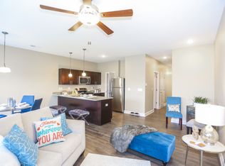 616 NE Ridgeview Dr, Lees Summit, MO 64086