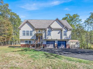 28 Lenape Dr, East Stroudsburg, PA 18302