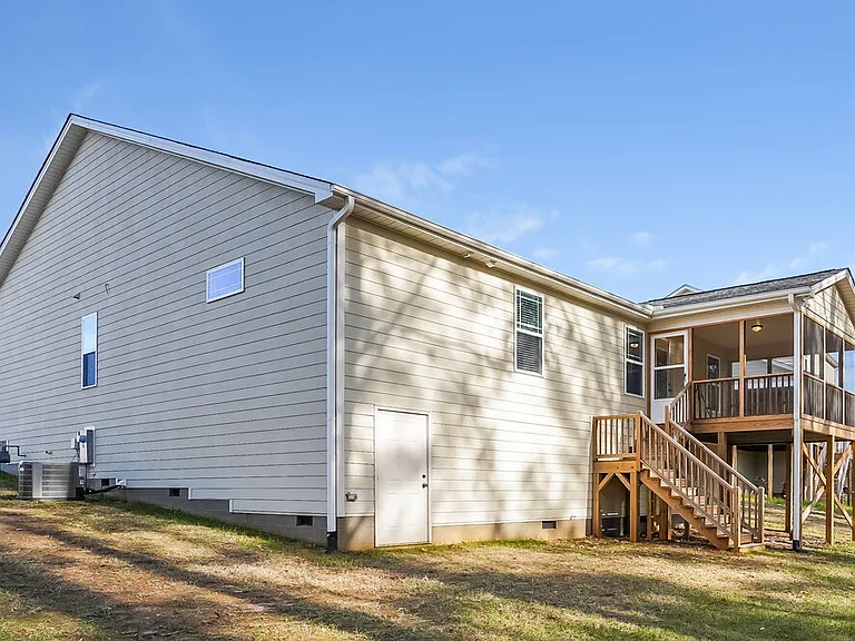954 Airedale Trl — Photo 16