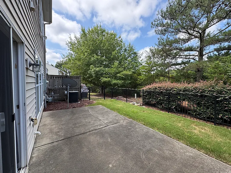 8211 Saltwood Pl — Photo 31