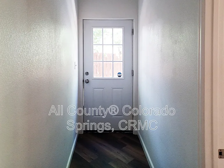 53 Royal Crest Dr — Photo 25
