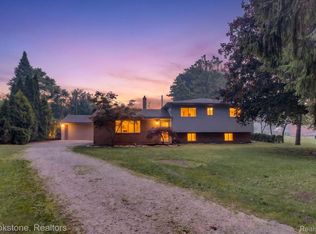 7176 Perry Lake Rd, Clarkston, MI 48346